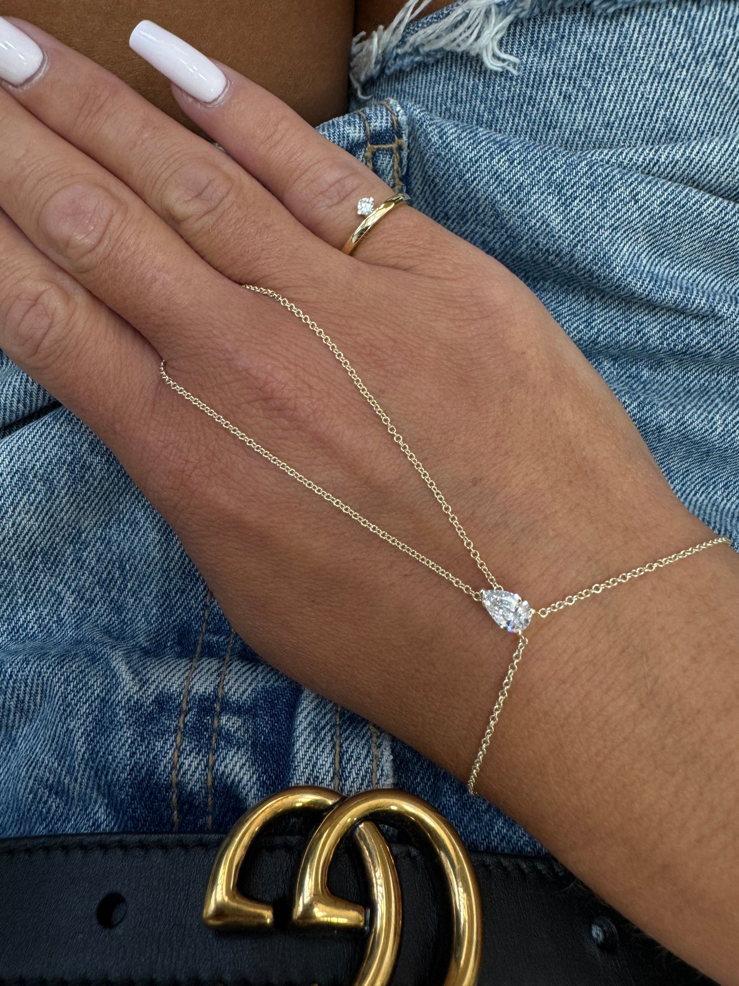 Bracelet hand