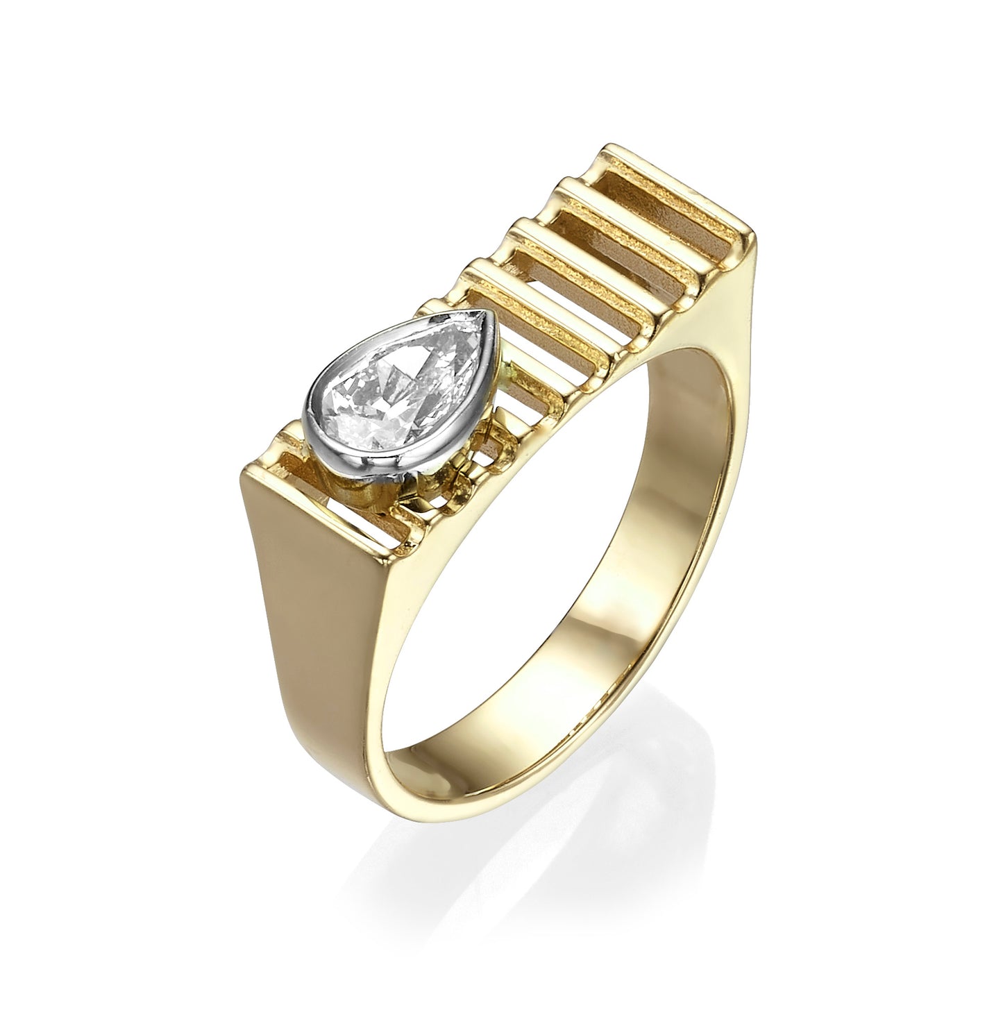 Striped ring with pear