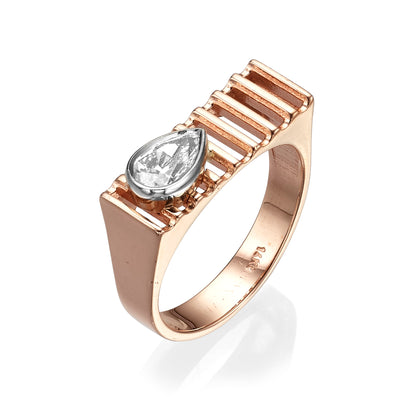 Striped ring with pear