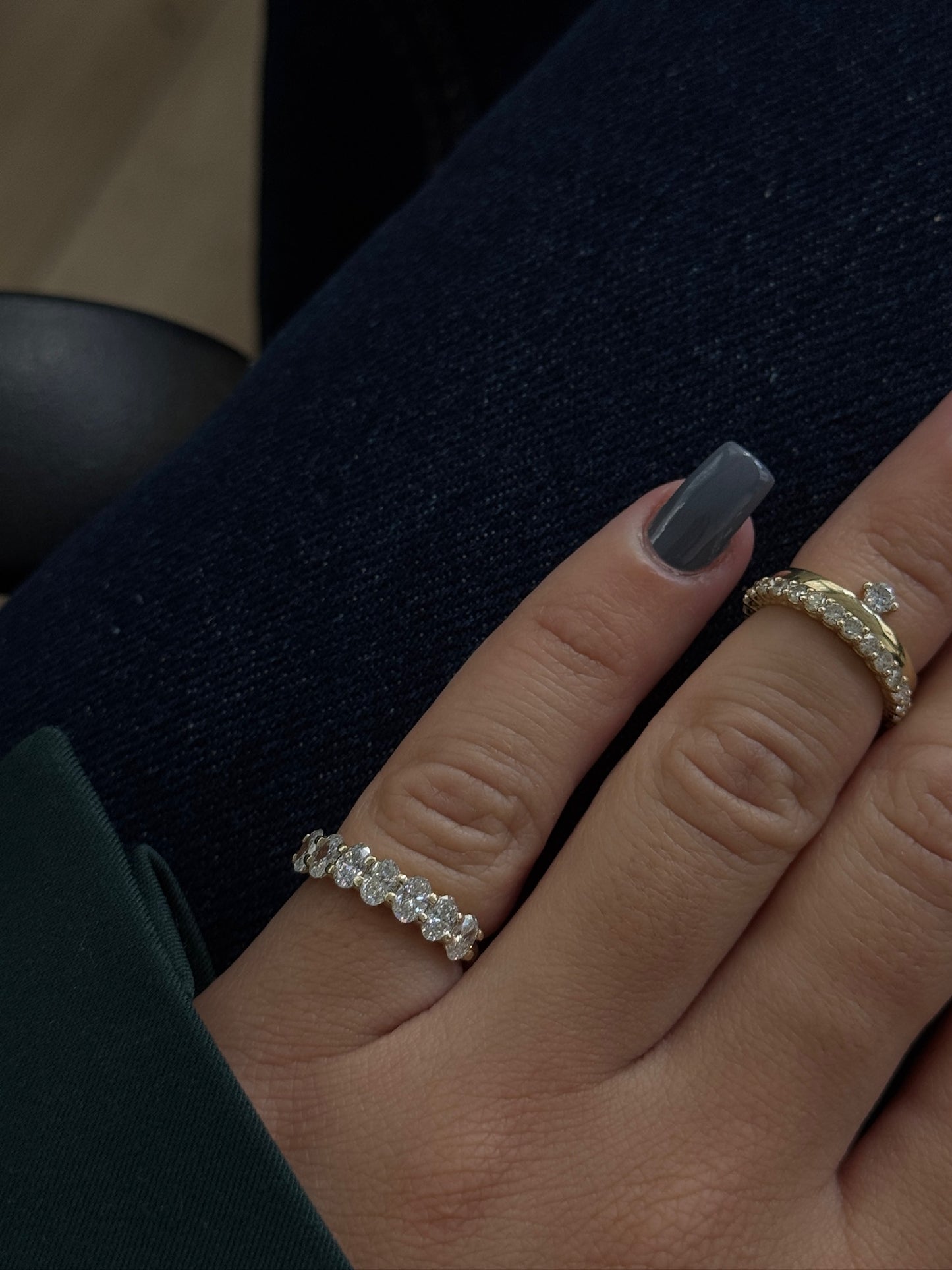 Oval diamonds ring